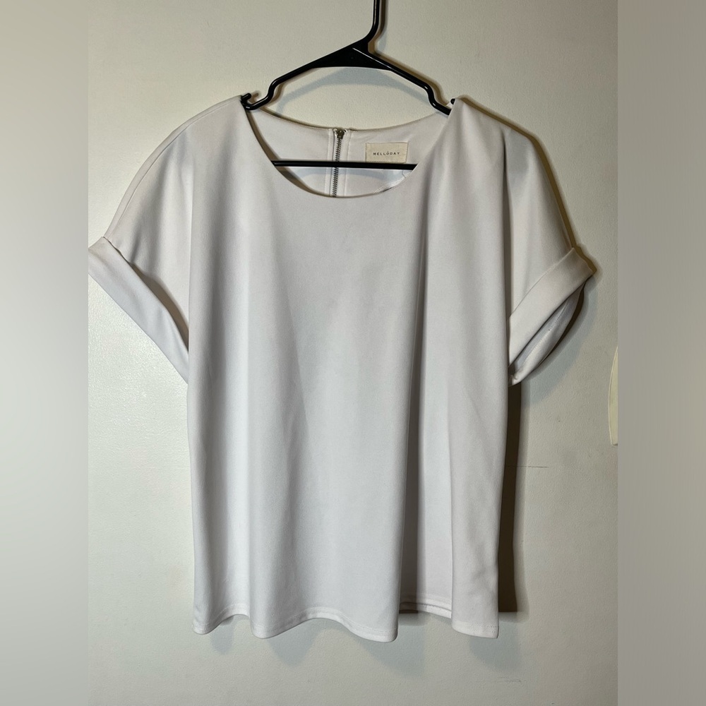 White Melloday short sleeve top size medium - Picture 2 of 4